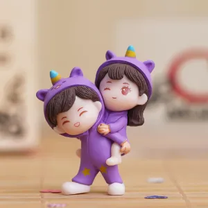 eCraftIndia Purple Miniature Cute Couple Statue Girl on Boy's Shoulder Decorative Showpiece - Valentine Gift for Girlfriend, Boyfriend, Husband, Wife (Polyresin, Multicolor)