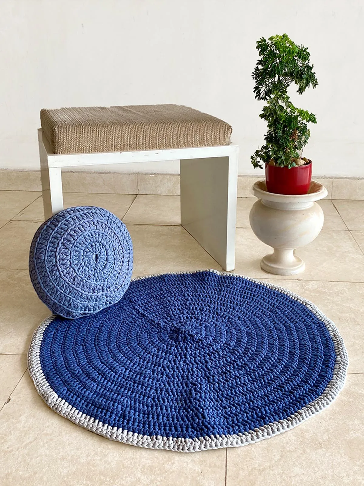 HandKnitted Round Rugs Blue