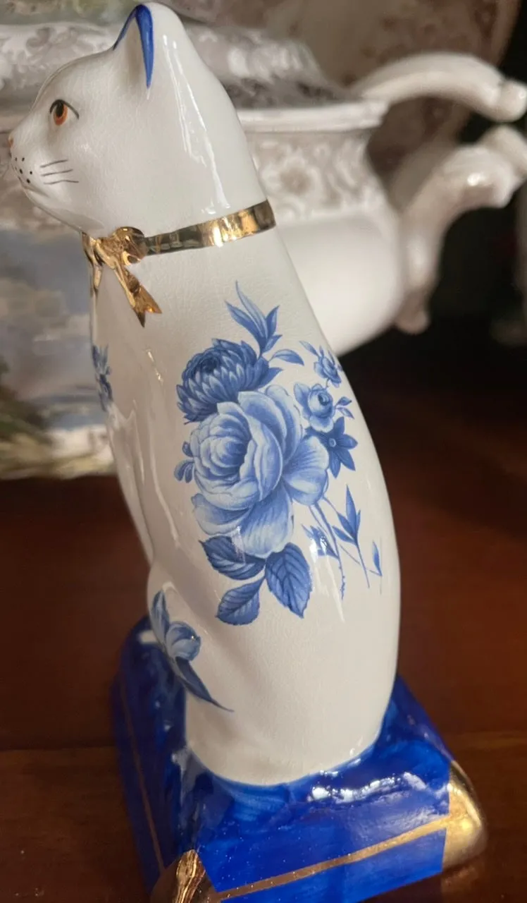 HTF Blue Chintz Roses English Transferware Staffordshire Mantle Cat w/ Bows RARE