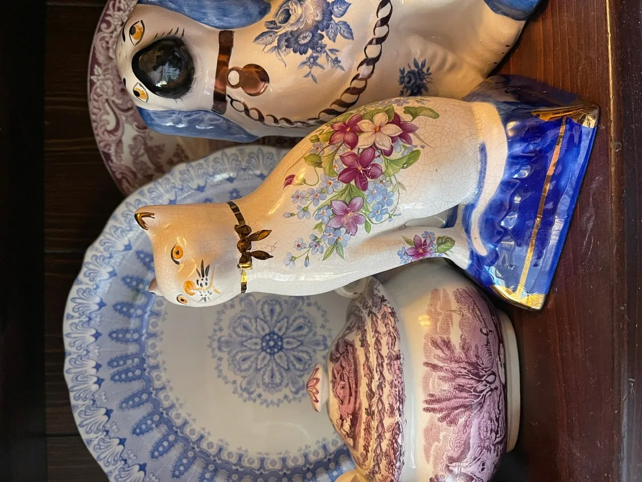 HTF Pair Periwinkle Blue & Purple Flowers Chintz English Transferware Staffordshire Mantle Cats w/ Bows RARE
