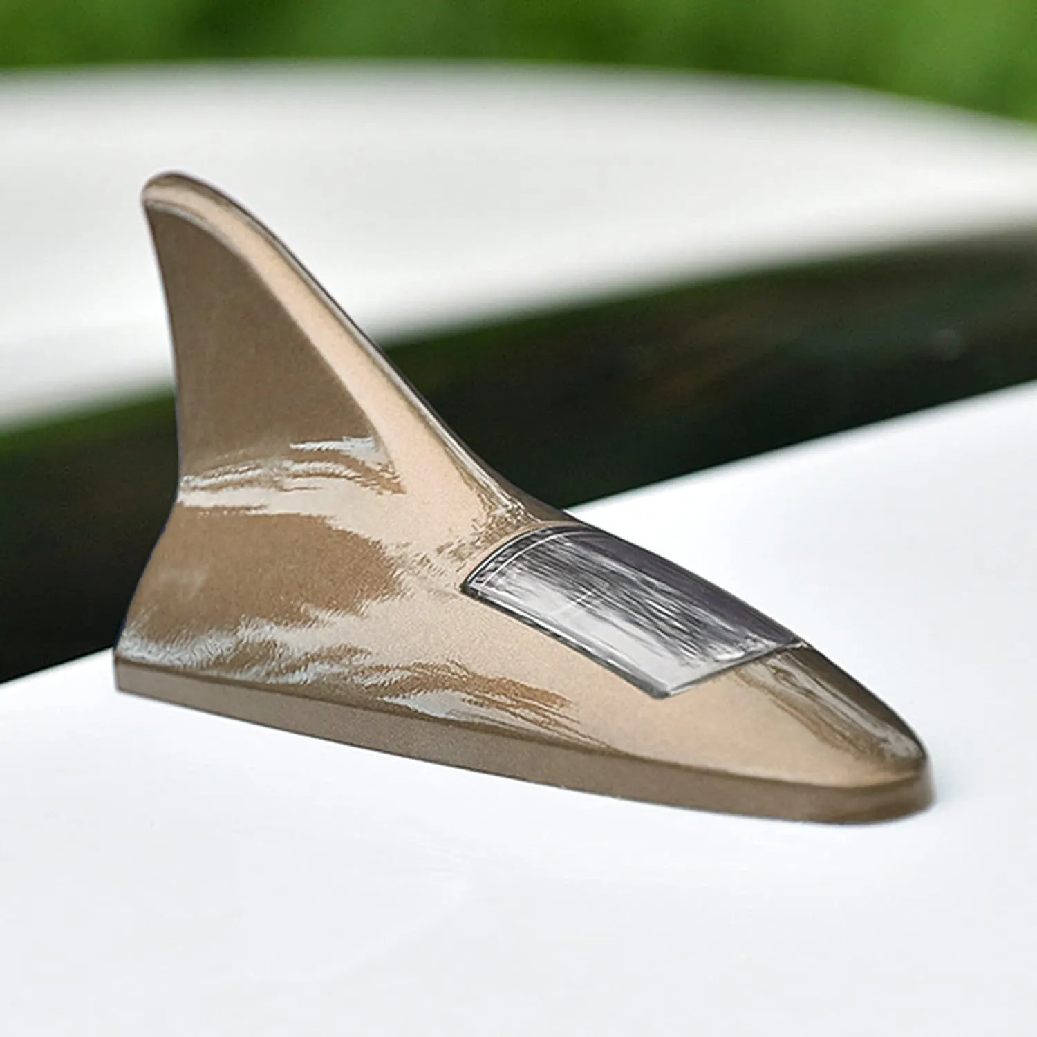 Shark Fin Light With Remote, LED Signal Antenna Solar Shark Fin Car Roof Light Sensor Decoration Flashing Lamps,Solar Powered Radio Signal for Car Lamp Accessories (1 Pc)