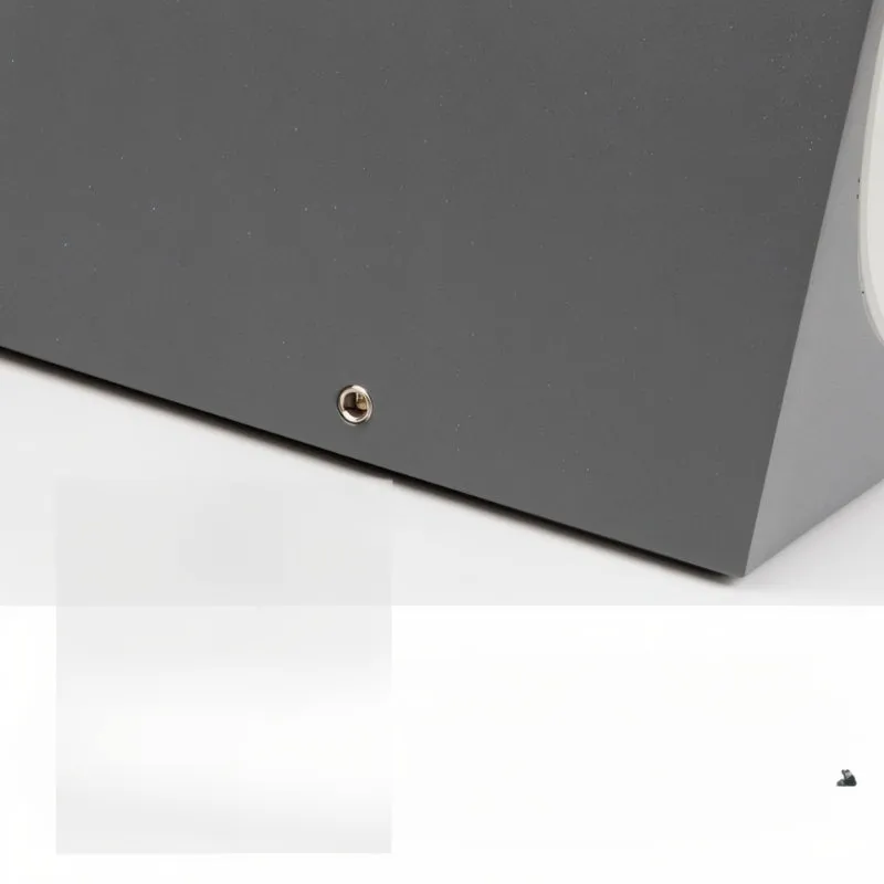 Solara Outdoor Wall Lamp