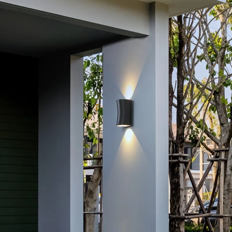 Solara Outdoor Wall Lamp