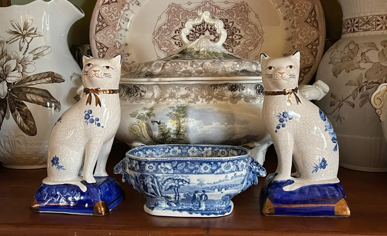Vintage Pair Blue & White Chinoiserie Floral English Transferware Staffordshire Mantle Cats w/ Bows RARE