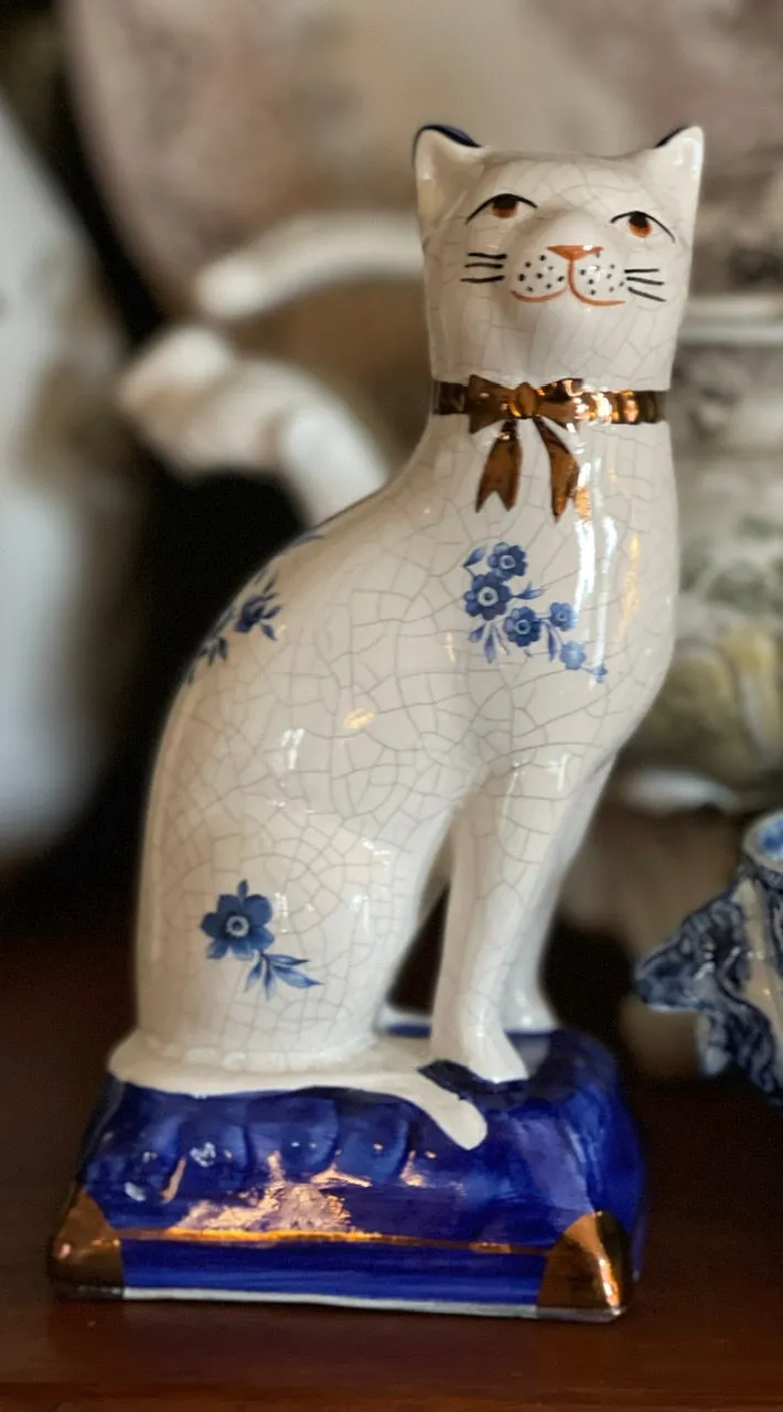 Vintage Pair Blue & White Chinoiserie Floral English Transferware Staffordshire Mantle Cats w/ Bows RARE